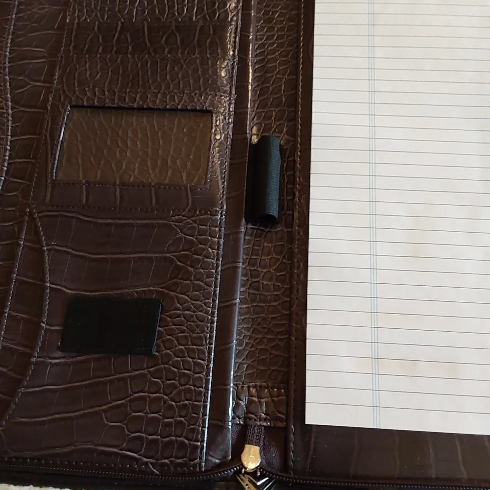 🌺 Near New Brown Leather (Croc) Attaché /Portfolio